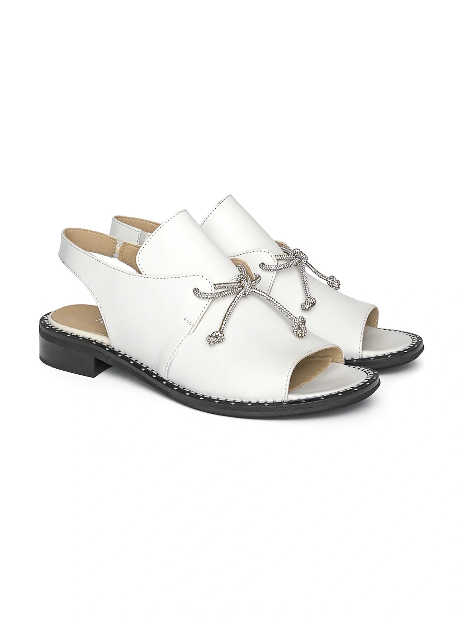 Сандалии белые с декором кристаллами